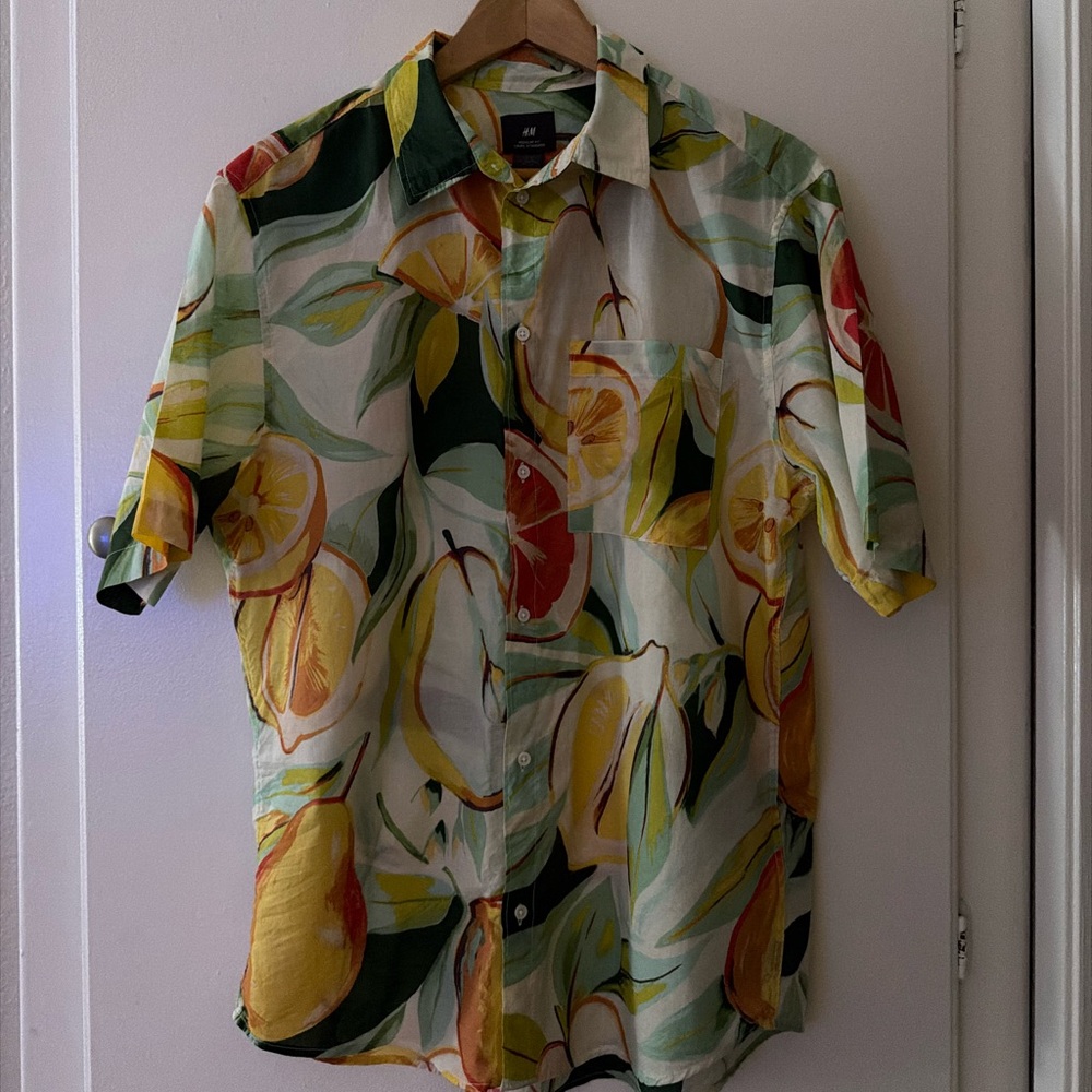 H&M Men's Vibrant Fruit Print Shirt - Picture 3 of 9